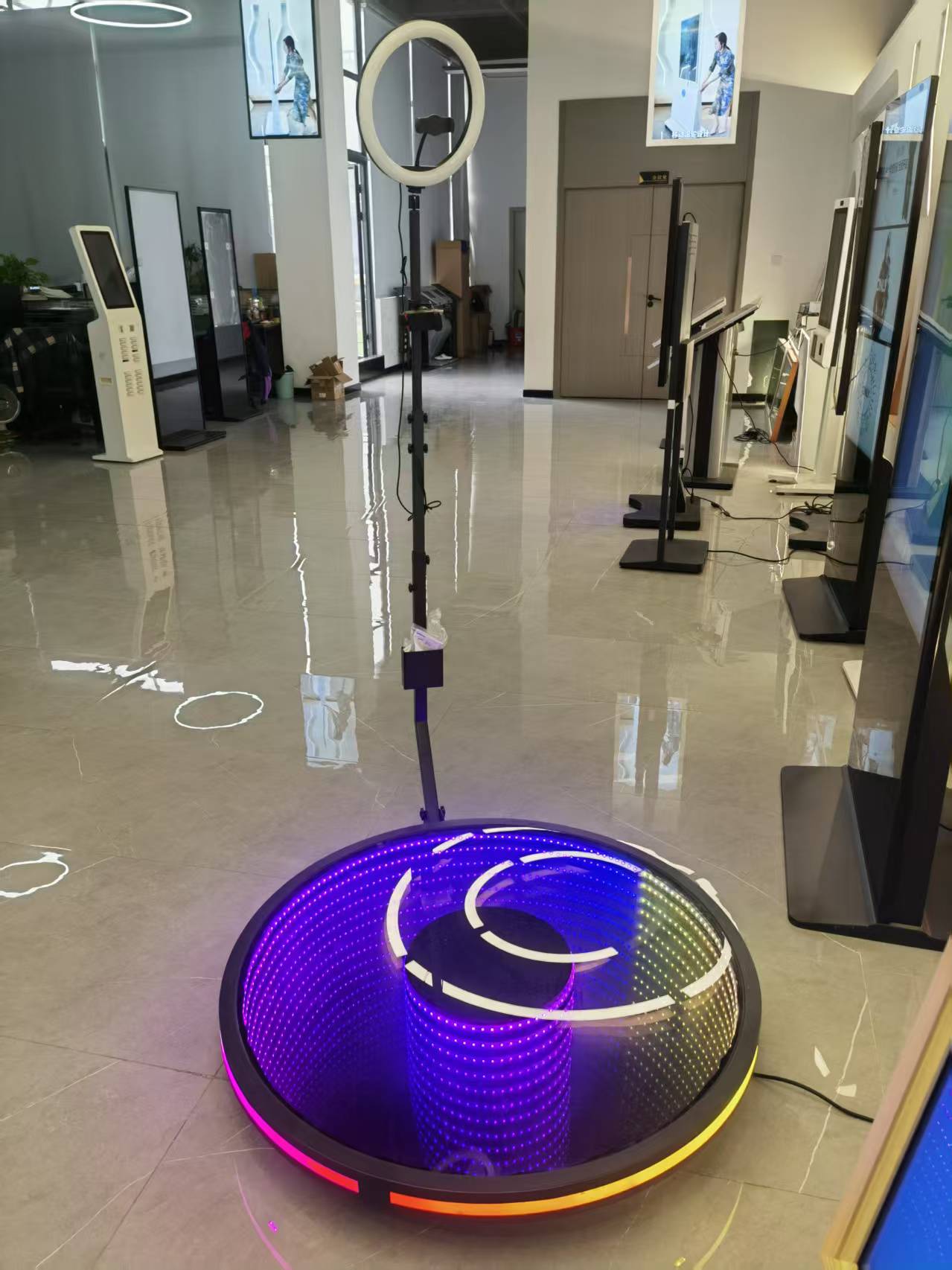 কিভাবে একটি মিরর LCD ডিসপ্লে ডিজিটাল সাইনেজ এবং মিথস্ক্রিয়া উন্নত করে?